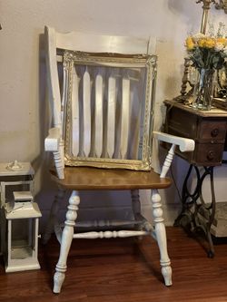 BEAUTIFUL WOOD CHAIR 