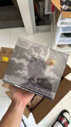 Pokemon center exclusive pitch black etb 6x
