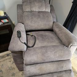 Premium Lazy Boy Stand Up Recliner 1-year-old With Papers