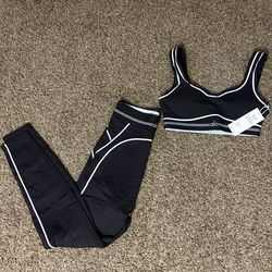 Airbrush Heart Throb Bra and the Airbrush High-Waist Heart Throb Leggings