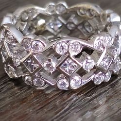 Authentic 18k Eternity Ring Woman's Ring Jeweler Authenticated Size 6.5 Real Diamonds 