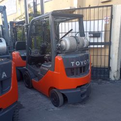 Forklift Toyota Serie 8 ....Year 2014