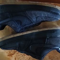 Nike.      Suede 