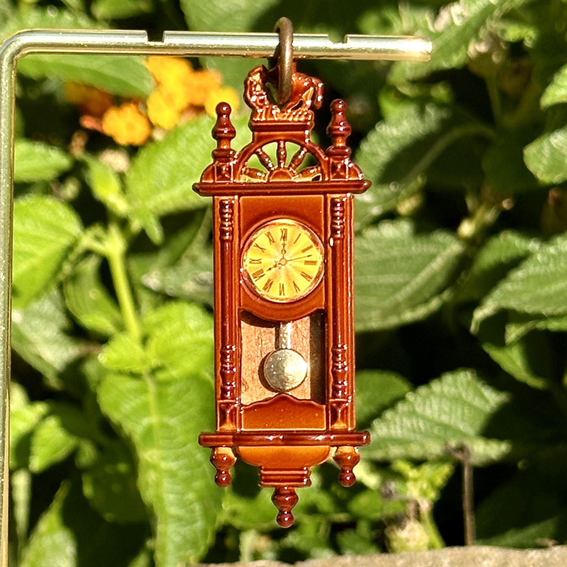🕰️ Beautiful miniature ornate wall clock pendant