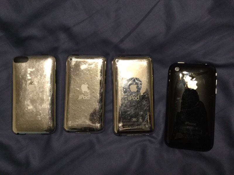 3 iPods 1 old iPhone selling for parts