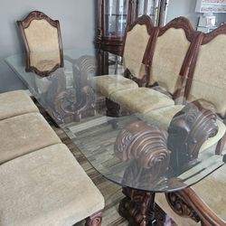 Glass table with 8 chairs and details
