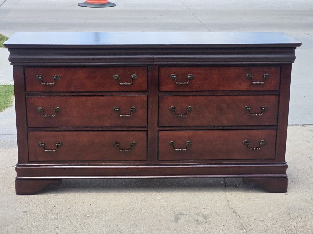 DRESSER