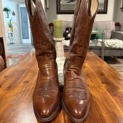 Genuine leather Dan post cowboy boots! -Size 10-