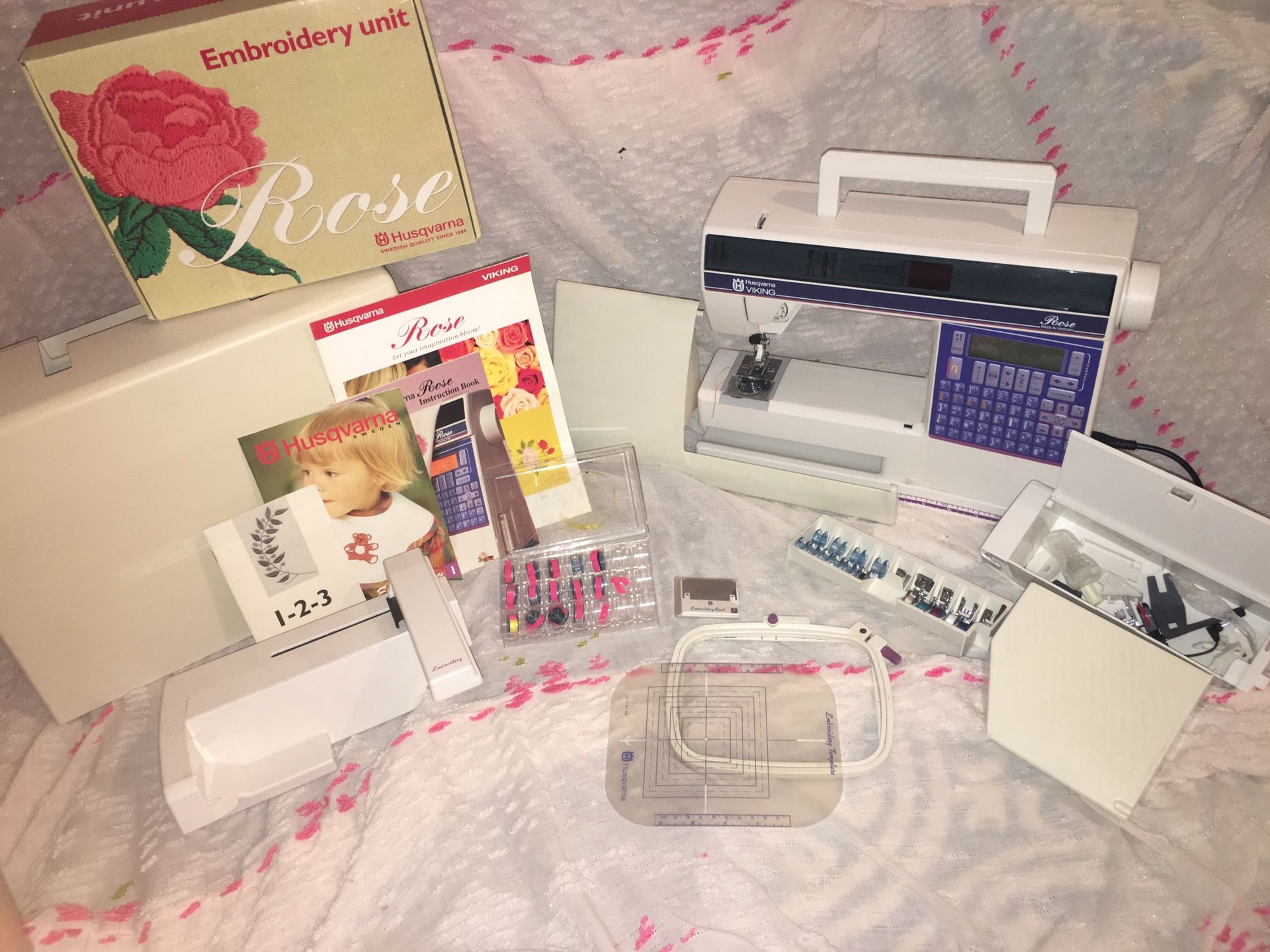 Husqvarna Viking rose 600 Sewing and embroidery machine for Sale in