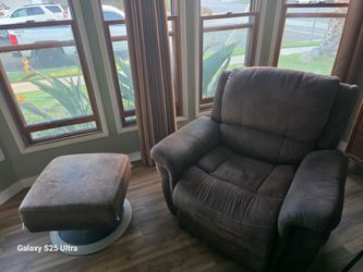 Reciting sofa and chair