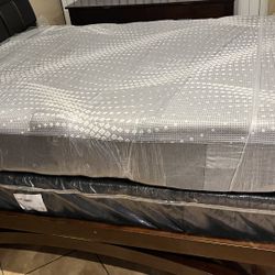 Queen size mattress set