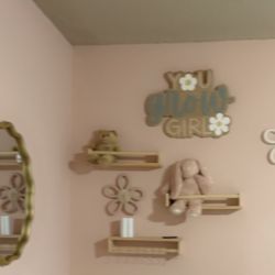 nursery decor & baby crib