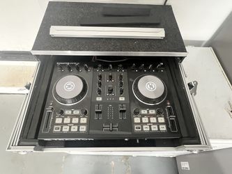 Native Instruments Traktor DJ Controller