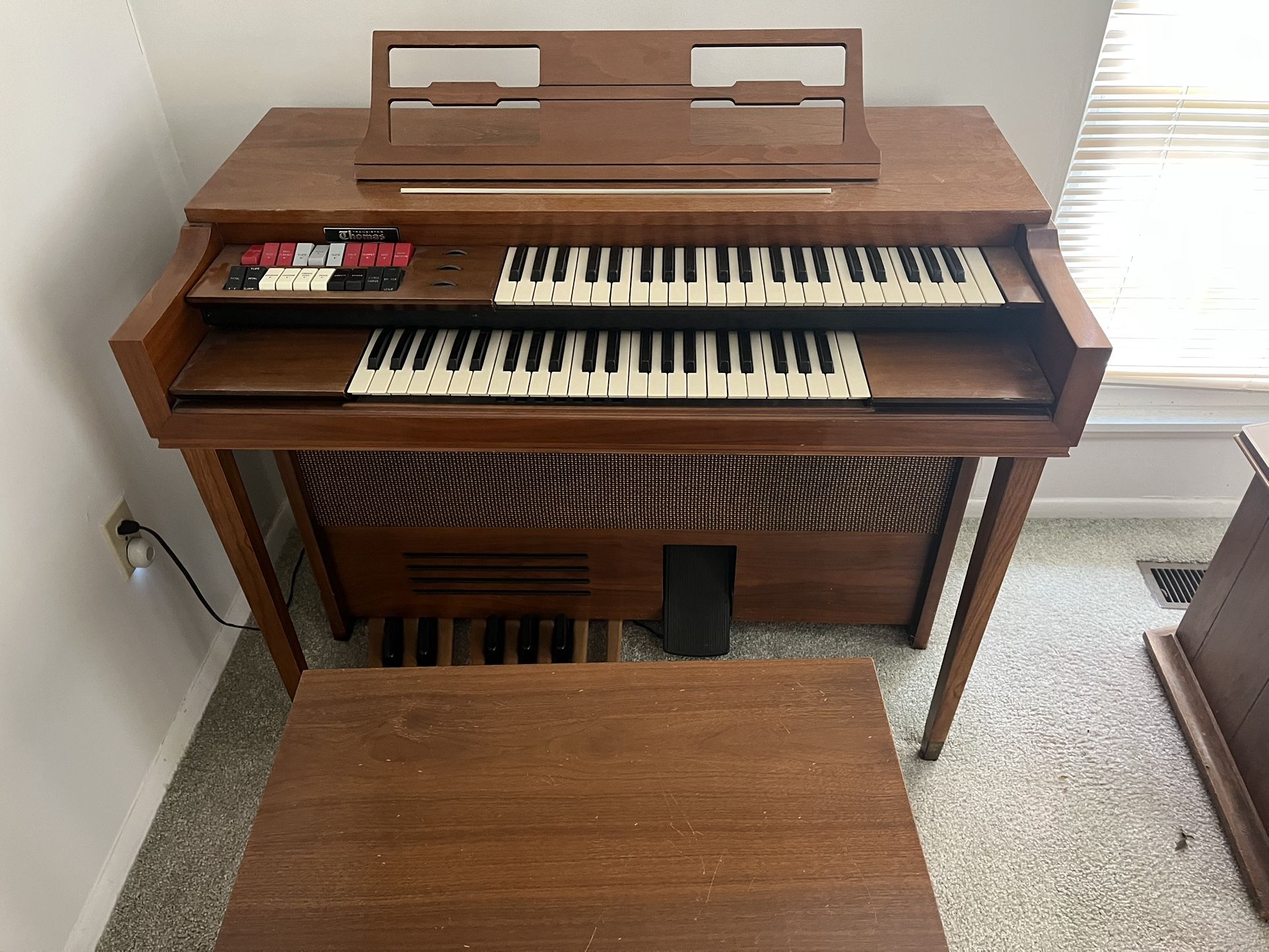 Free Thomas Organ And Bench
