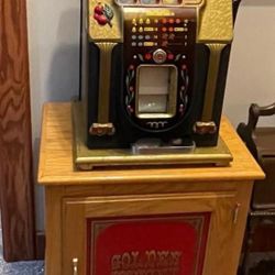 1940's / 1950's Mills 25 cent Slot Machine