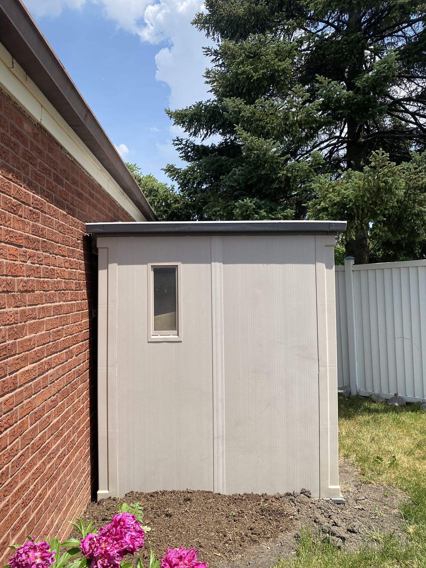 Rubbermaid Indoor/Outdoor Storage Cabinet for Sale in Bedford Park, IL -  OfferUp