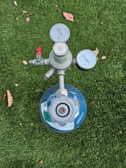 Gas Cylinder & Pressure Regulator