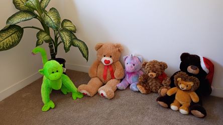 6 Medium To Large Stuffed Animals