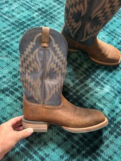 Ariat cowboy boots size 9