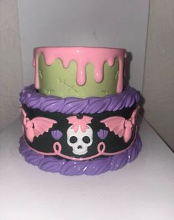 Halloween cake candle holder