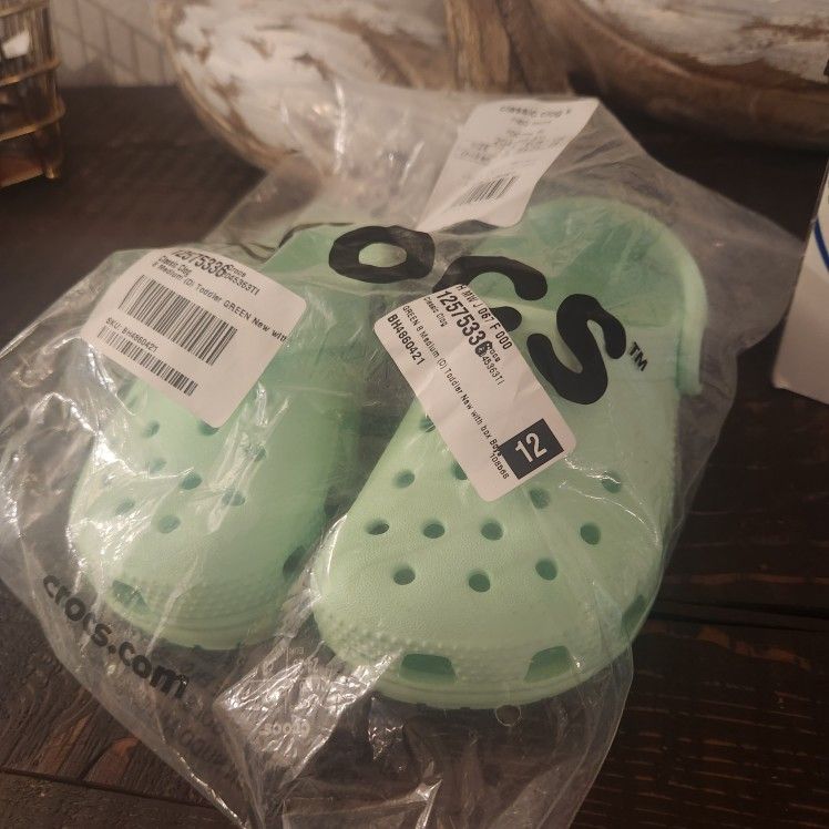 Sz 8 Toddler CROCS mint Green - new