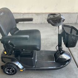 PRIDE MOBILITY REVO 2.0 Mobility Scooter 