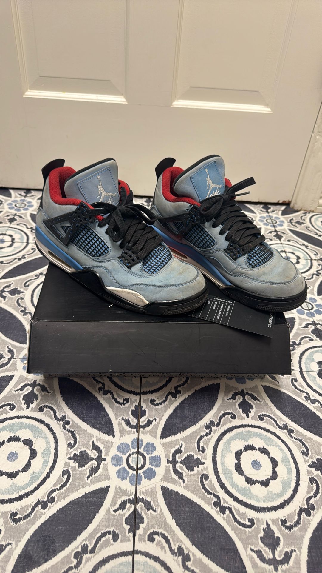 Travis Scott Jordan 4