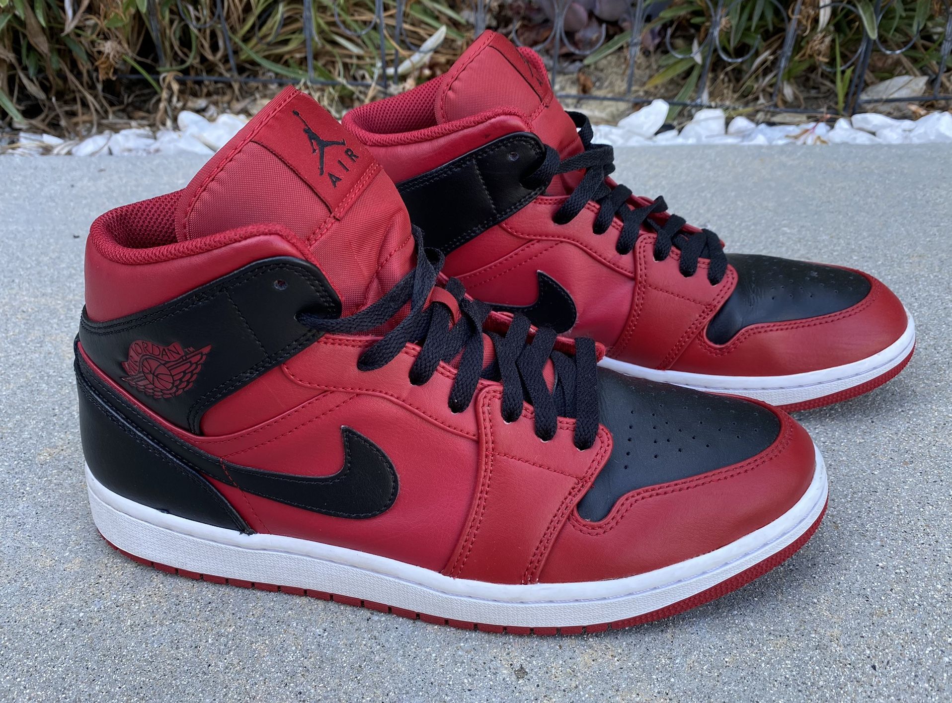 Air Jordan 1 Mid Reverse Bred (Red/Black) 10.5