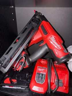 Milwaukee M18 FUEL Finish Nailer with Battery and Charger