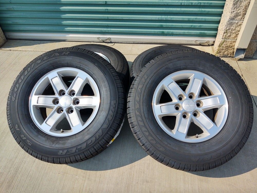 GMC OEM Wheels 17" And New Goodyear Tires 6lg