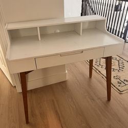 White Desk 