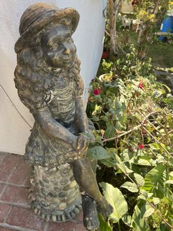 Child seating statue (obo)