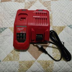 Milwaukee
M12 and M18 12-Volt/18-Volt Lithium-Ion Multi-Voltage Rapid Battery Charger