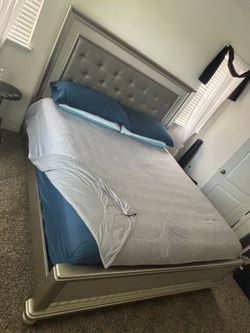 Luxurious King bed set