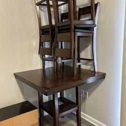 4 person table with chairs, like new 
