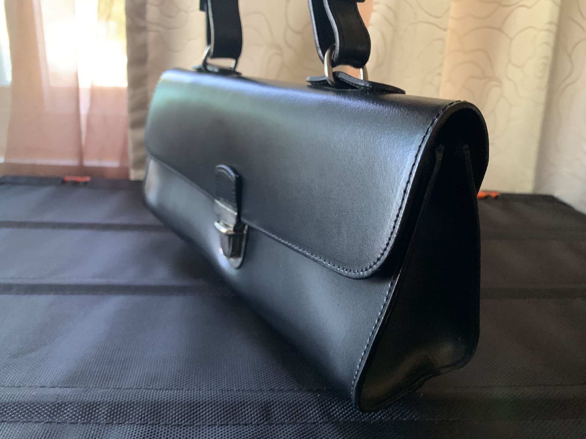 Entra Authentic Italian Leather Purse Hand Bag