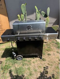 Charbroil Performance Series Black and Silver 5 Burner