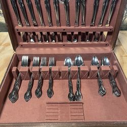 Vintage Hampton Court Stainless Flatware Set – 54 Pieces – Japan – With Silverware Chest