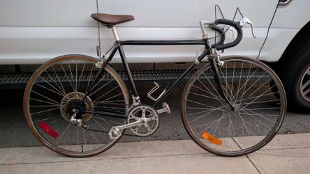Vintage schwinn 10 speed road bike black super sport retro racing bicycle w patina rides great supersport medium sized frame
