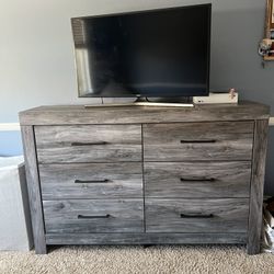 6-Drawer Dresser