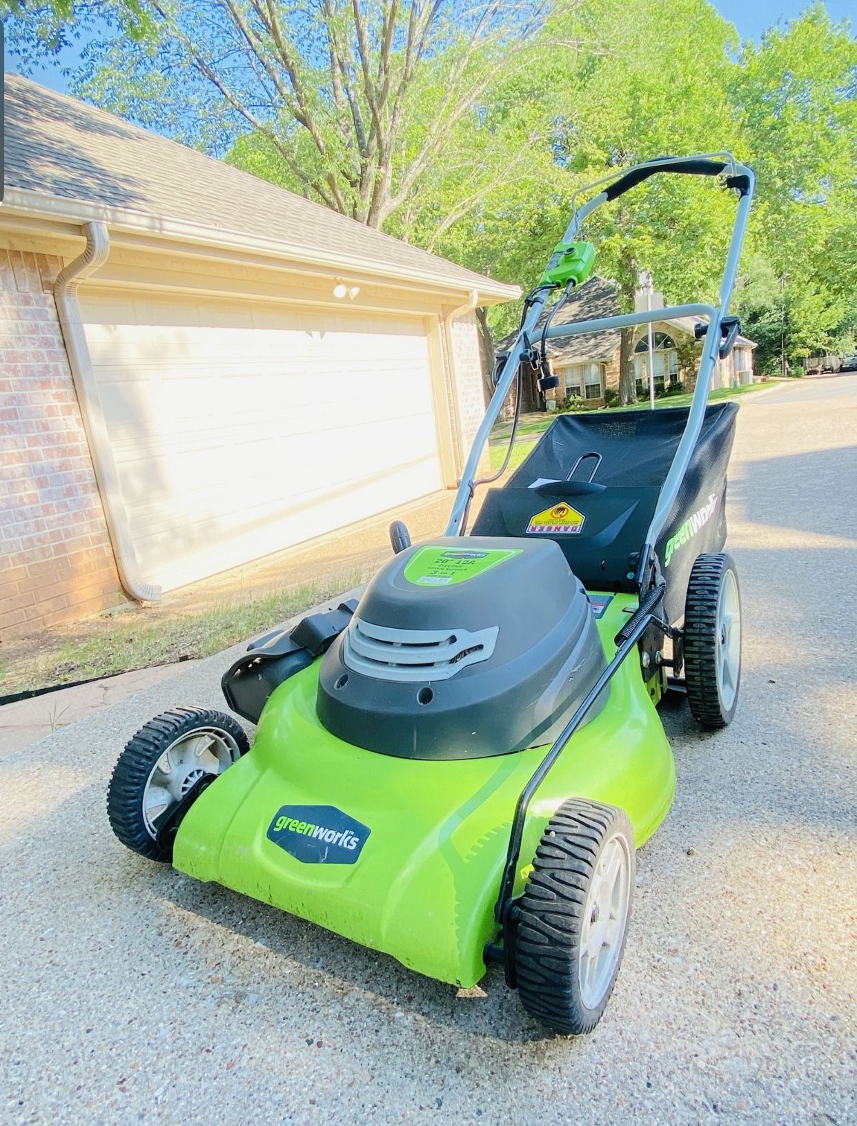 Green works 20inch 12Amp Electric CORDED Mower in Mulch/Bag