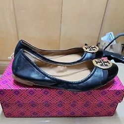 Tory Burch Designer Cap Toe Black gold flats size 8