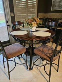 Must see - 5 Piece Counter Height Dining Set