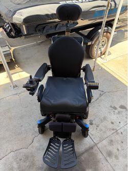 Quickie Q500m Electric Power Wheelchair