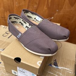 Women’s Toms