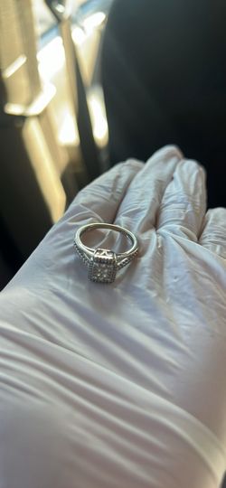 10K White Gold Wedding/Engagement ring