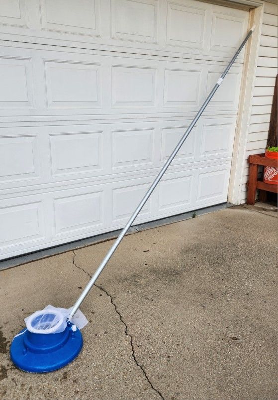 Pool Aquasuction Vacuum With 16ft Telescoping Pole