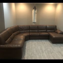 Like new beautiful real leather sectional with Ottoman 