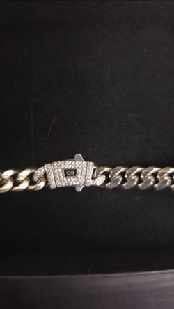 Mens moissanite clasp 8mm 24in cuban.