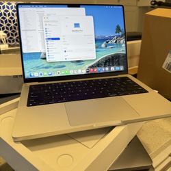 2024 Apple MacBook Pro 13” M3 Pro 18GB Ram 512SSD